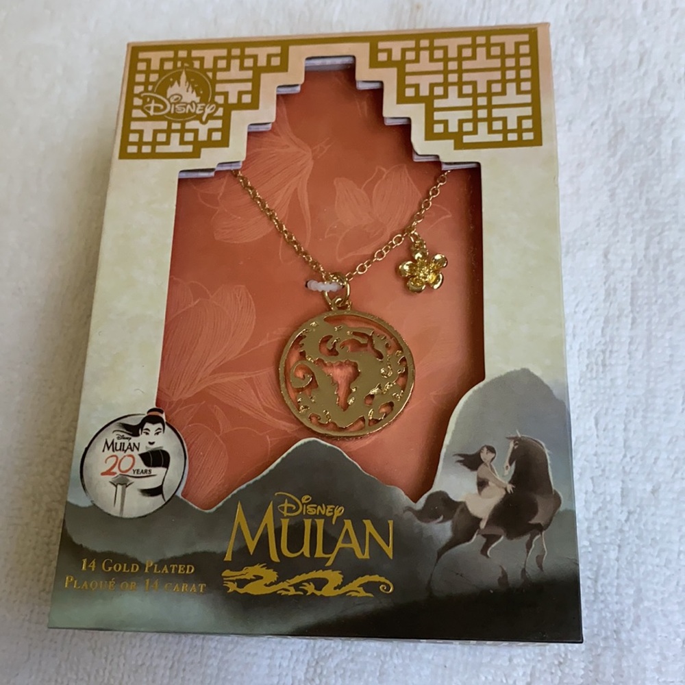 NWT Gold played mulan 20th anniversary necklace